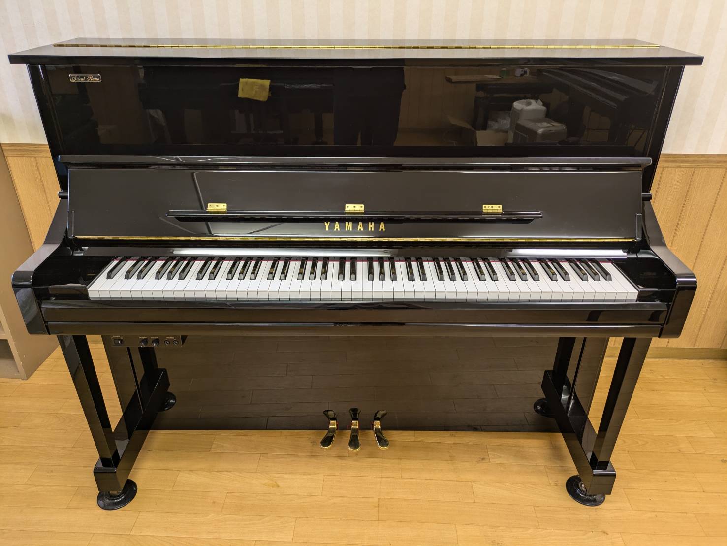 YAMAHA　中古ピアノ　YU11SD